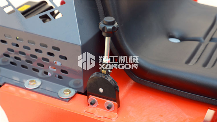 小型挖掘機細節圖